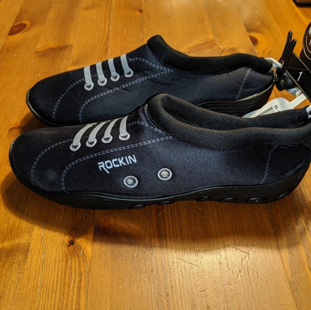 NWT KIDS ROCKIN FOOTWEAR WATER SHOES SIZE 1